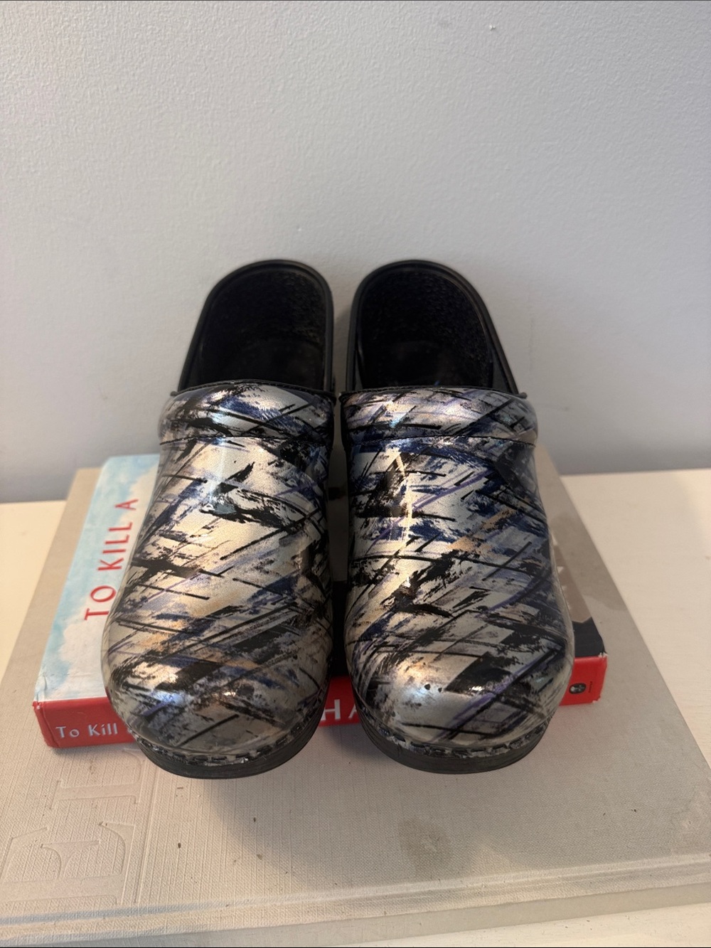 Dansko Professional Metallic Abstract Patent Leather Clogs Women’s 38 US 7.5-8